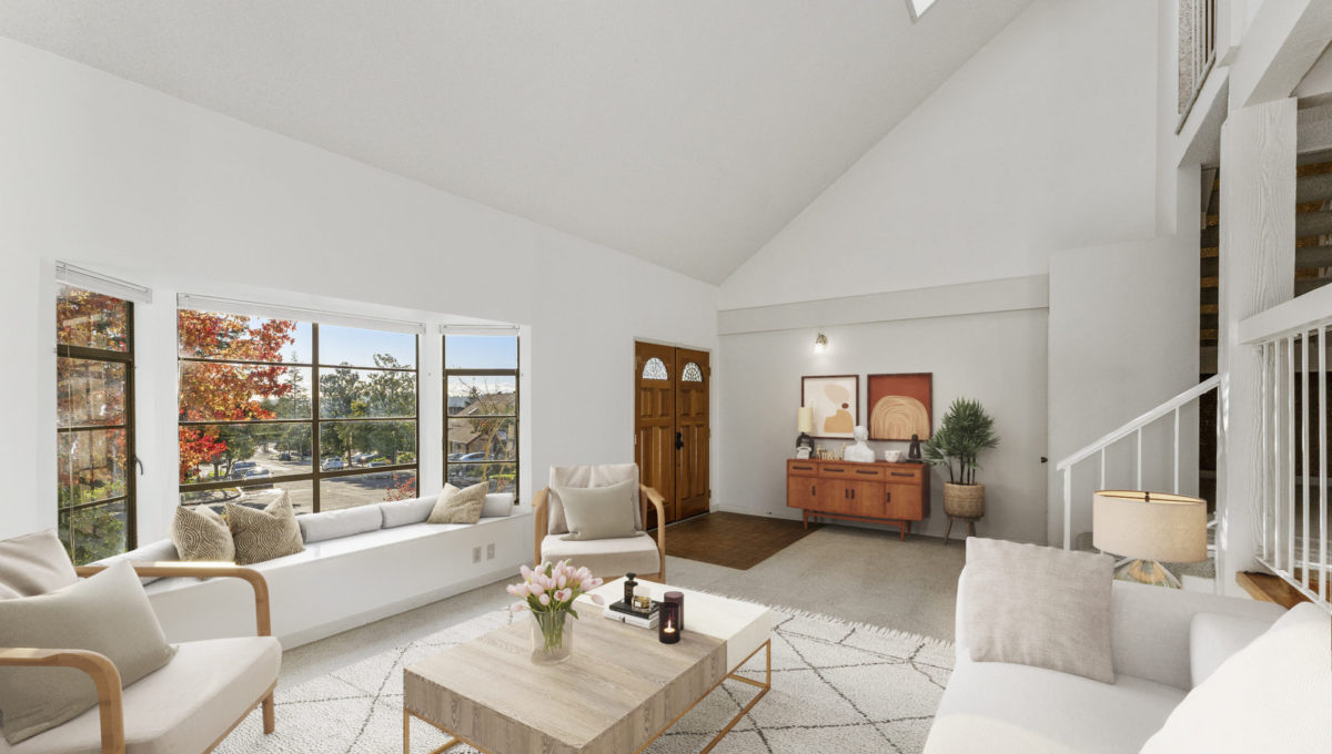 VS Peidmont Livingroom toward door