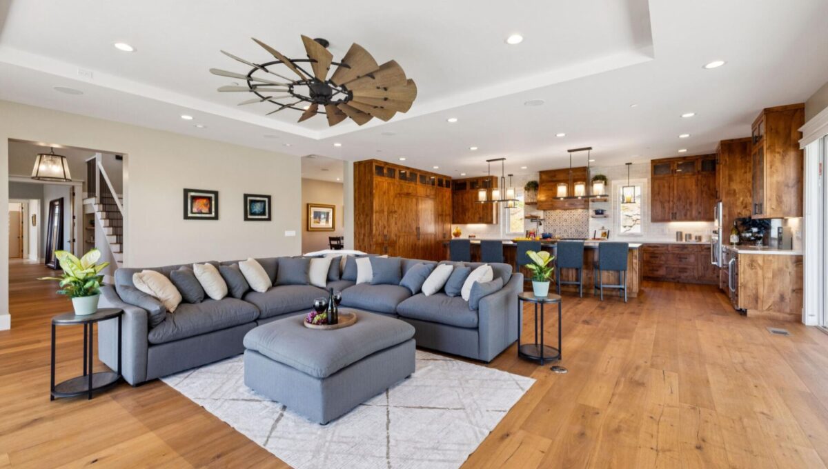 211-3882-royal-manor-place.83000.pok.015.web
