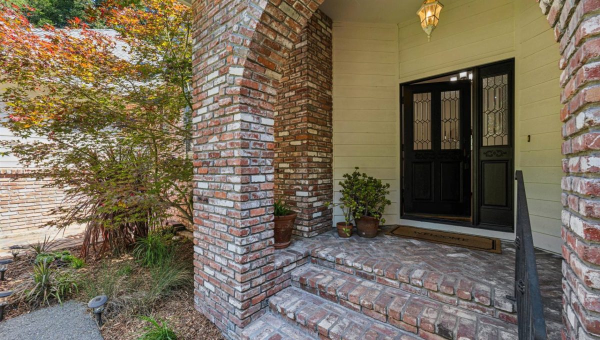 032-3302-jeremy-court.89832.p4k.016.web