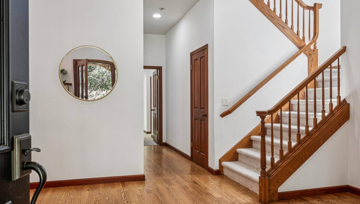 042-3302-jeremy-court.89832.p4k.021.web