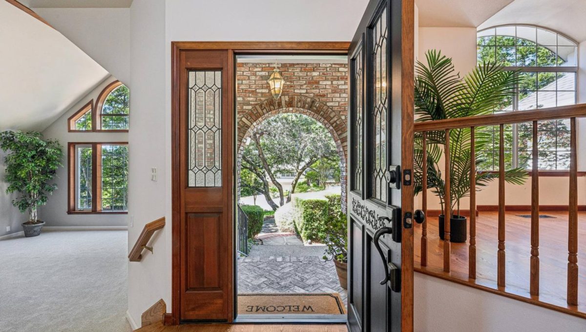 048-3302-jeremy-court.89832.p4k.024.web