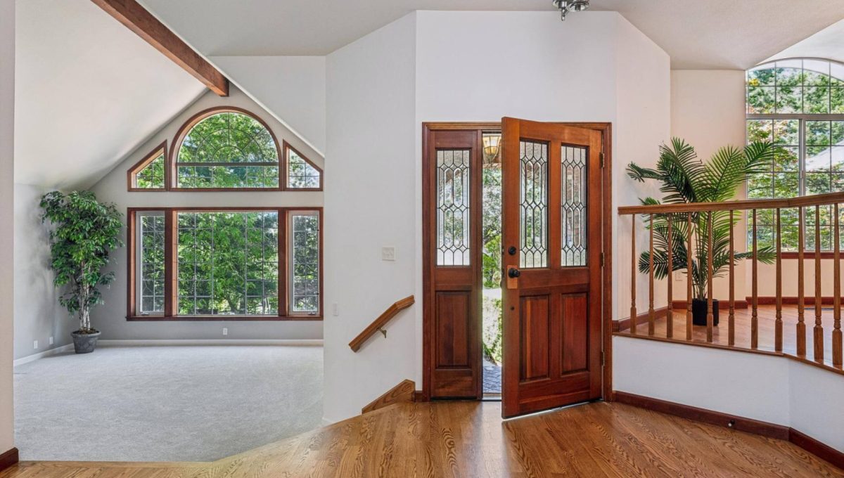 050-3302-jeremy-court.89832.p4k.025.web