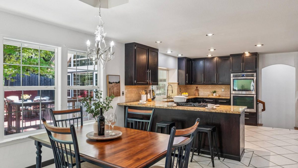 120-3302-jeremy-court.89832.p4k.050.web