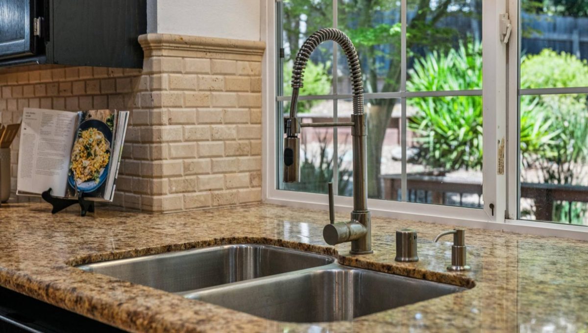 136-3302-jeremy-court.89832.p4k.060.web