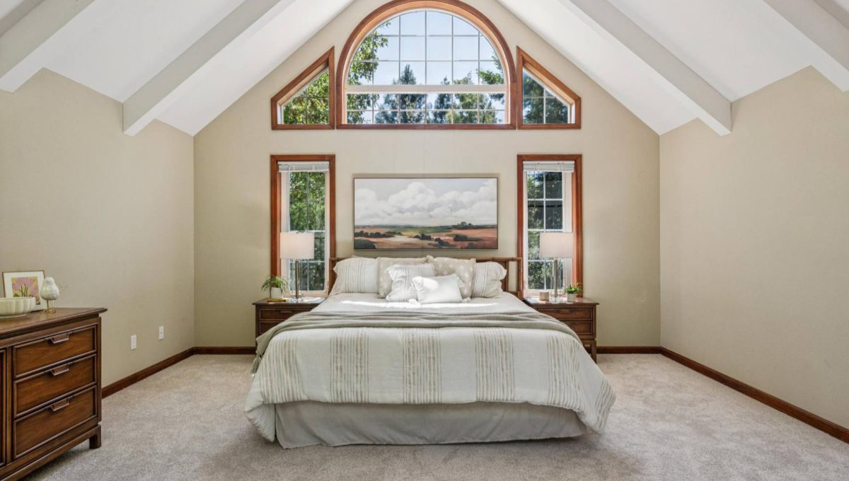 160-3302-jeremy-court.89832.p4k.070.web