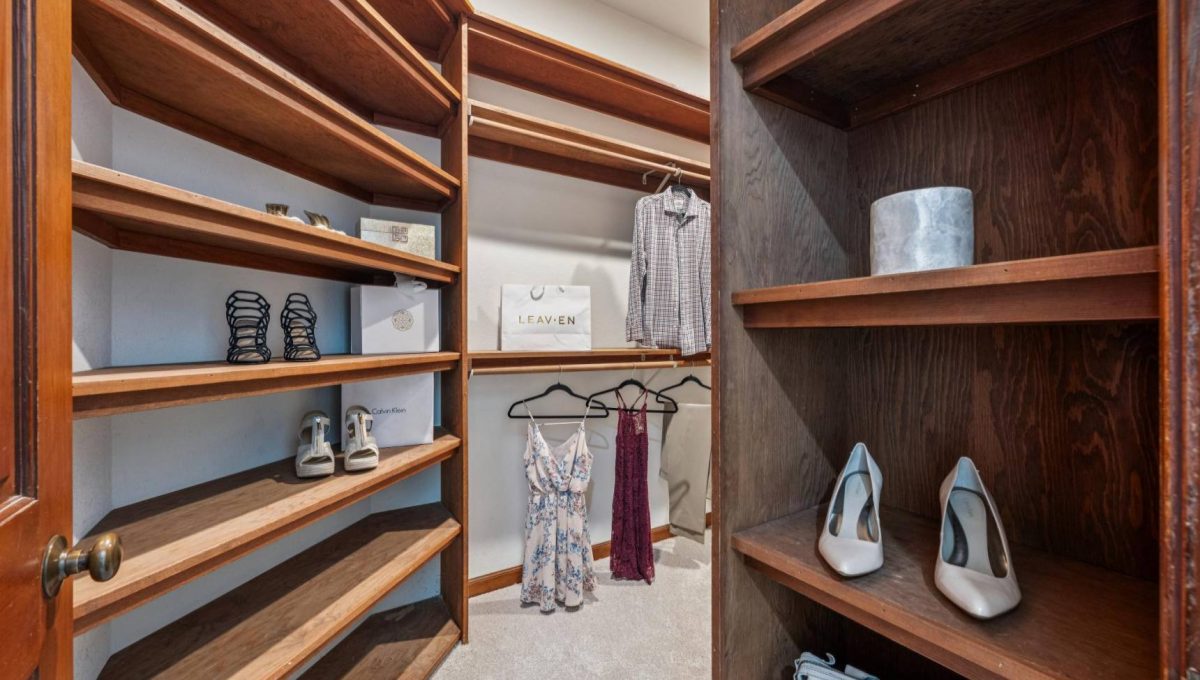 174-3302-jeremy-court.89832.p4k.077.web