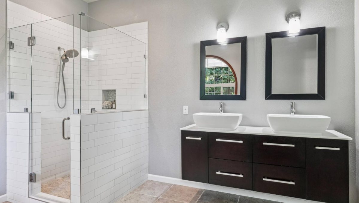 180-3302-jeremy-court.89832.p4k.080.web