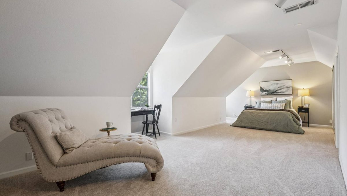 196-3302-jeremy-court.89832.p4k.088.web