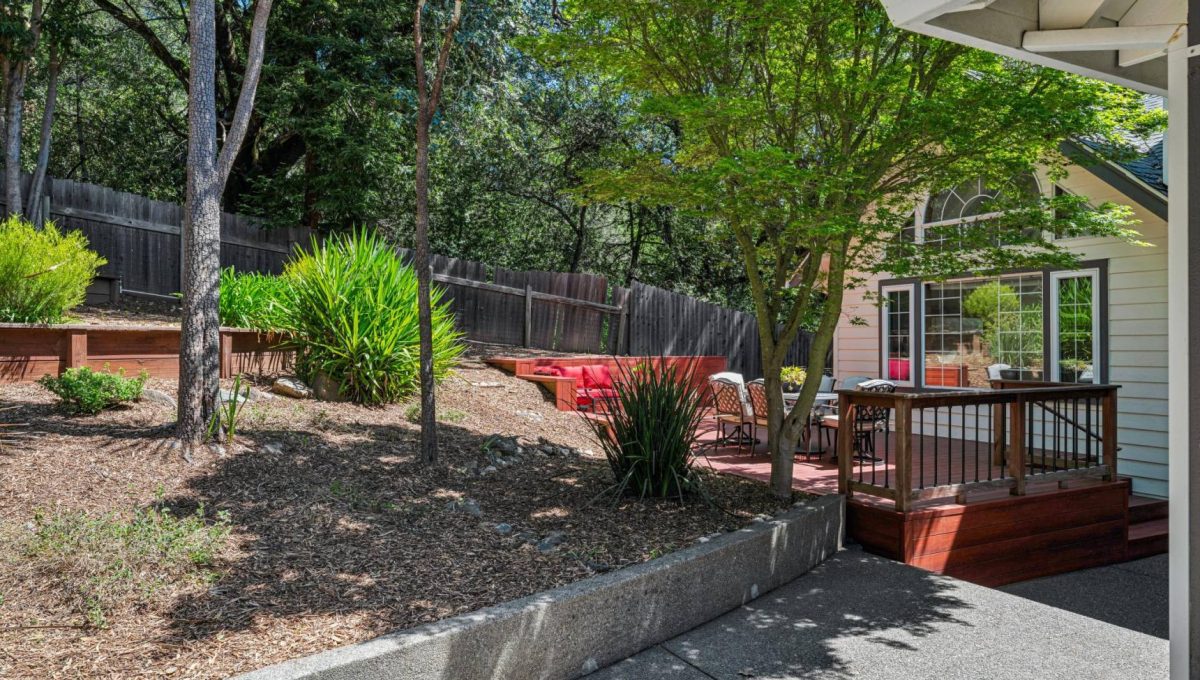 224-3302-jeremy-court.89832.p4k.110.web