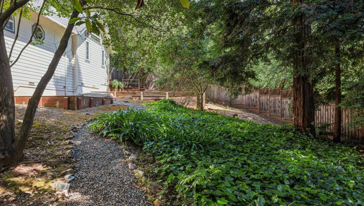 254-3302-jeremy-court.89832.p4k.125.web