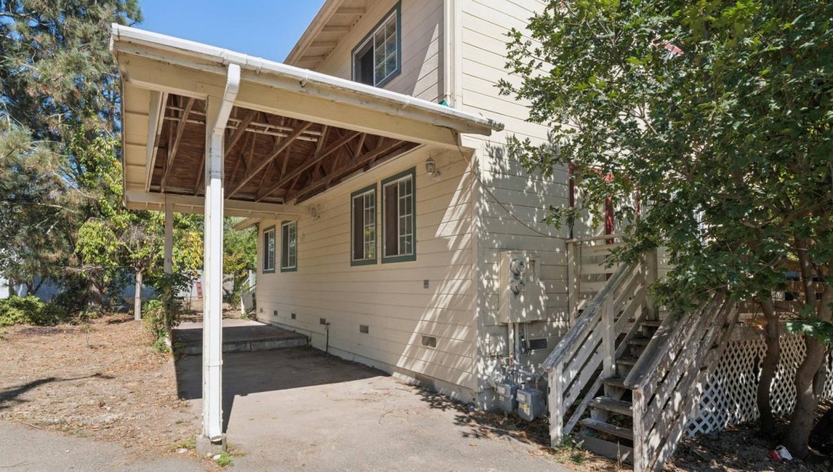 003-1221-beattie-lane.94432.p3k.003
