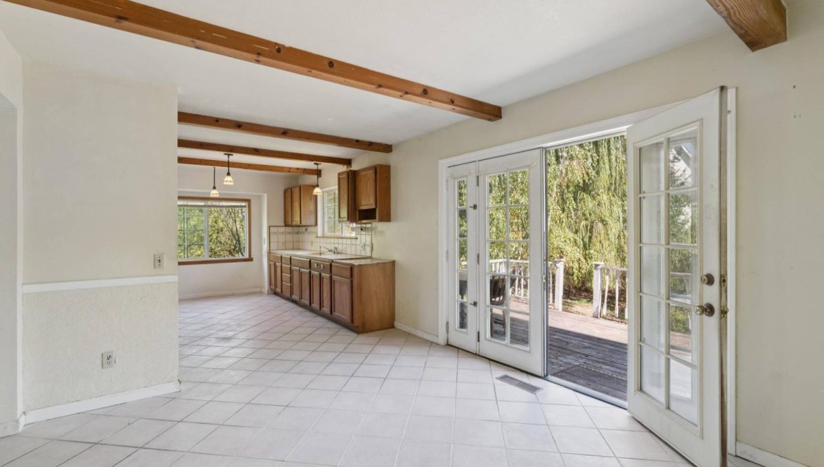 010-1221-beattie-lane.94432.p3k.010