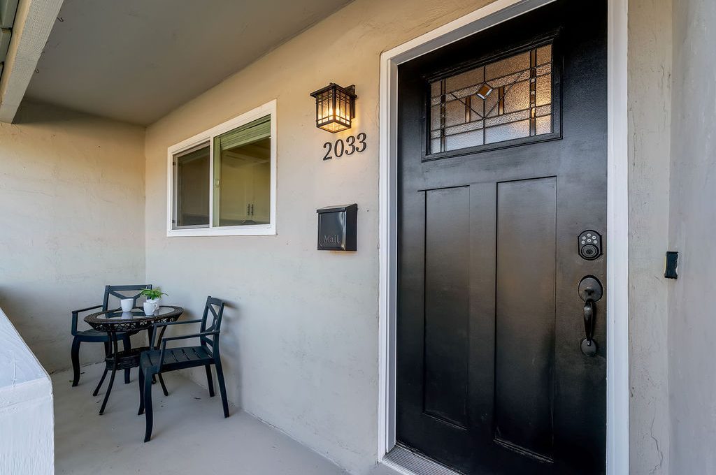 2033MissionBlvd018