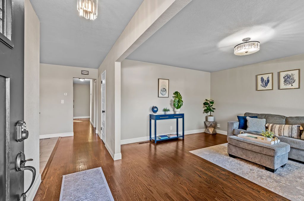 2033MissionBlvd024