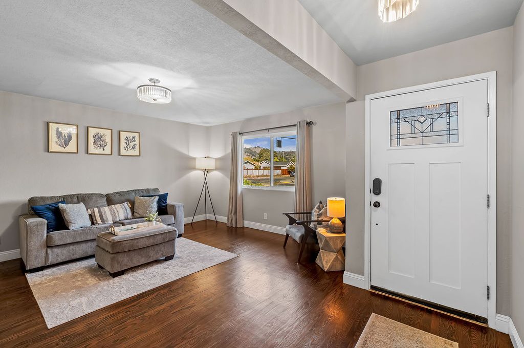 2033MissionBlvd025