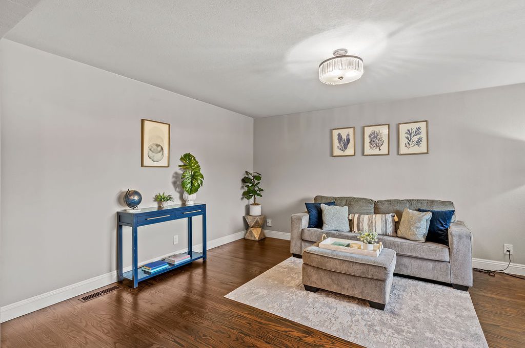 2033MissionBlvd026