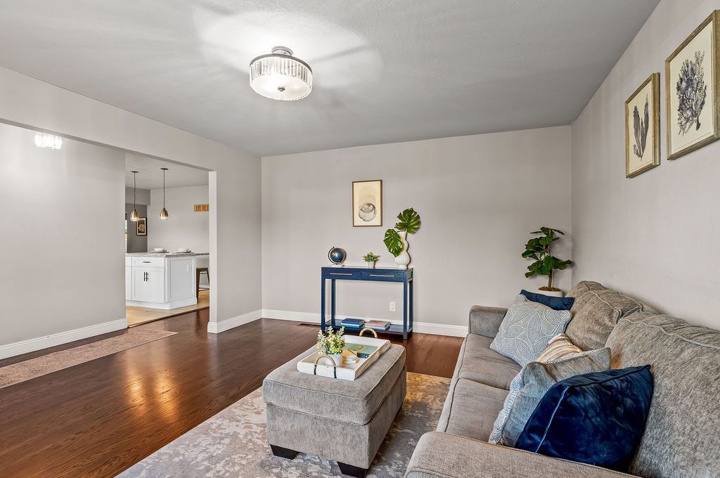 2033MissionBlvd027