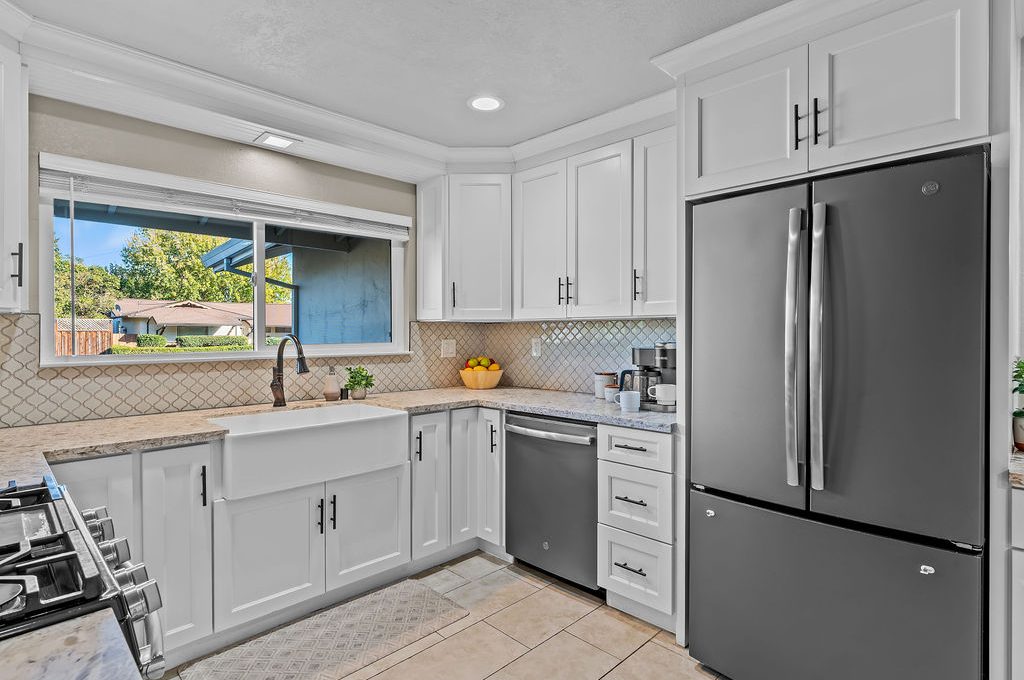 2033MissionBlvd037