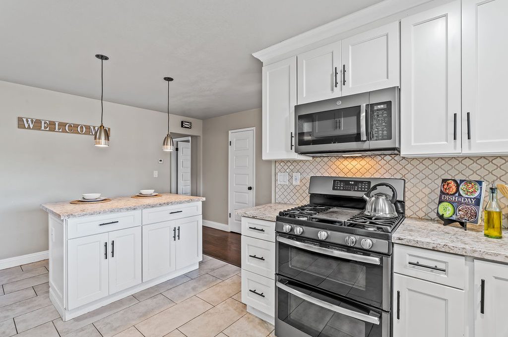 2033MissionBlvd039