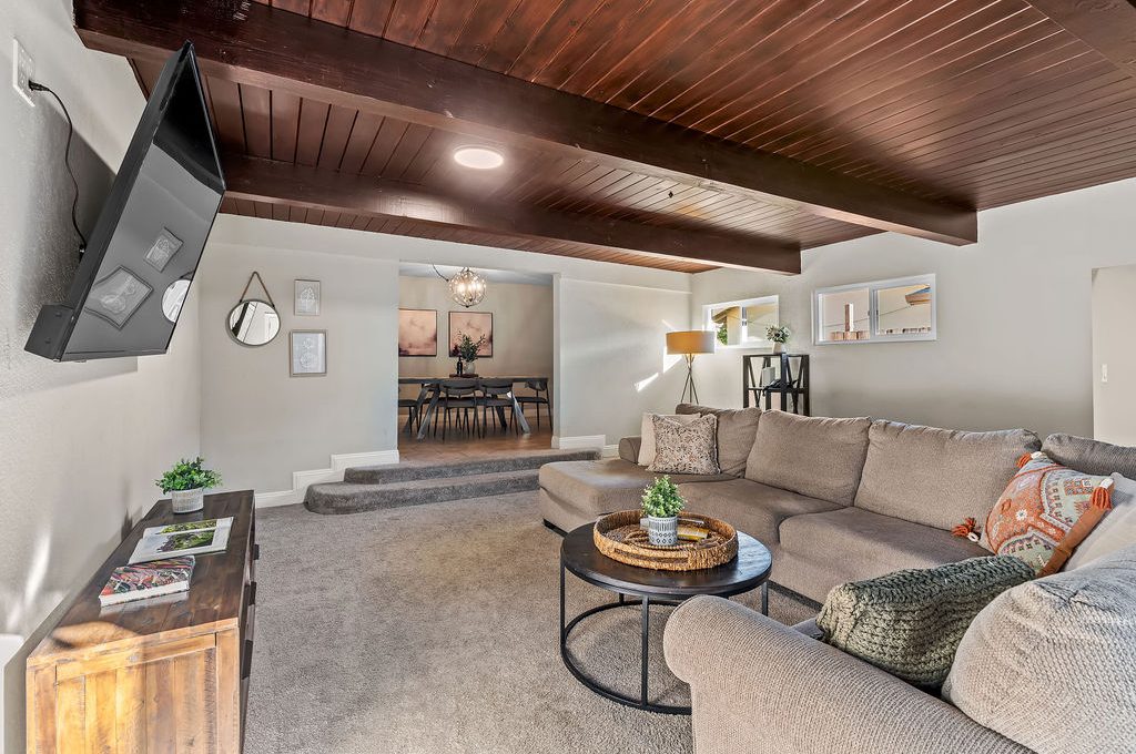 2033MissionBlvd049