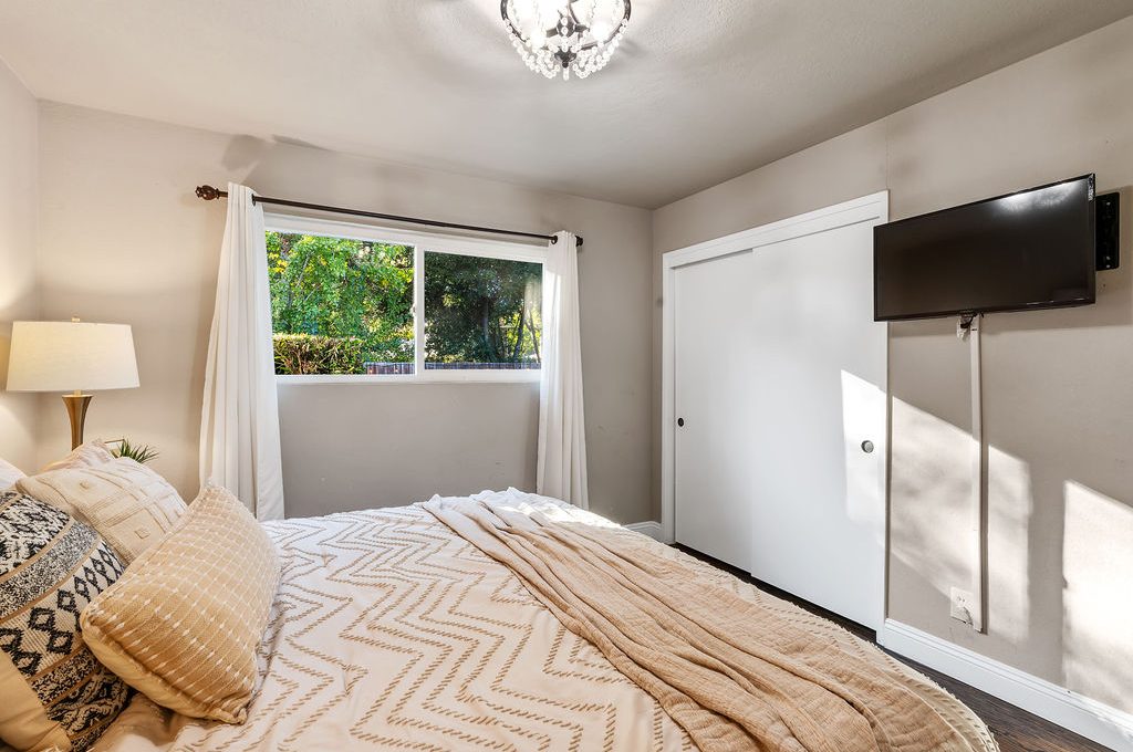 2033MissionBlvd064