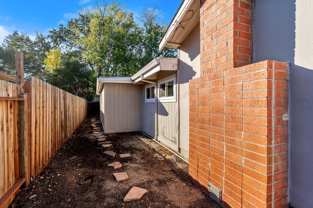 2033MissionBlvd066