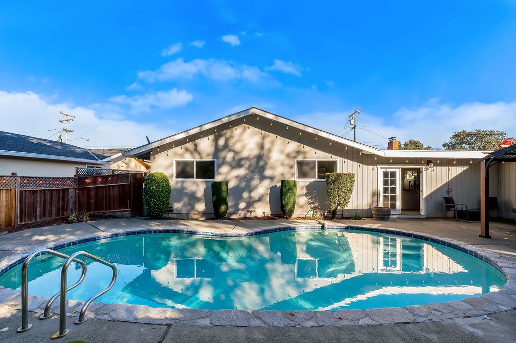 2033MissionBlvd078