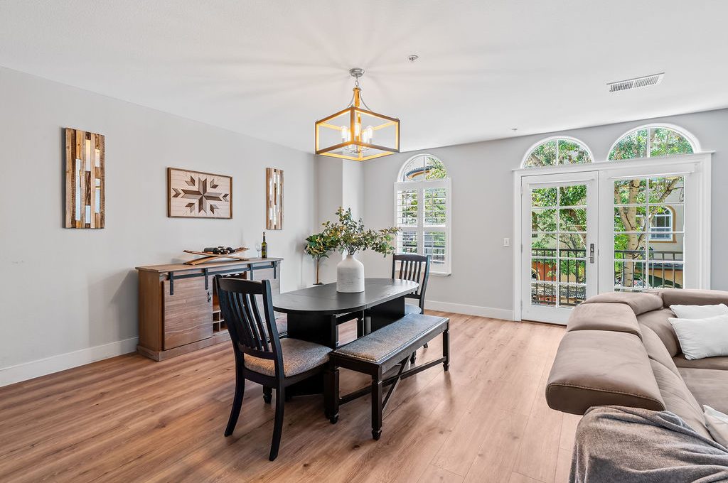 964McclellandDr005