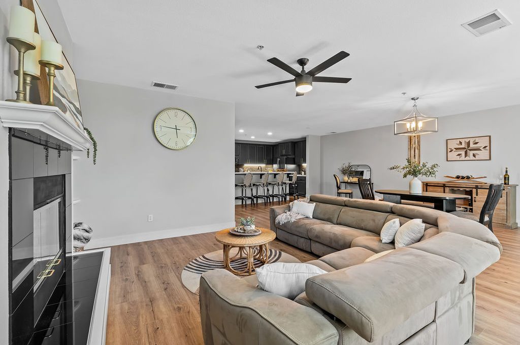 964McclellandDr011