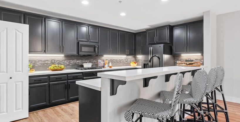 Beautifully Updated Windsor Town Green Condo