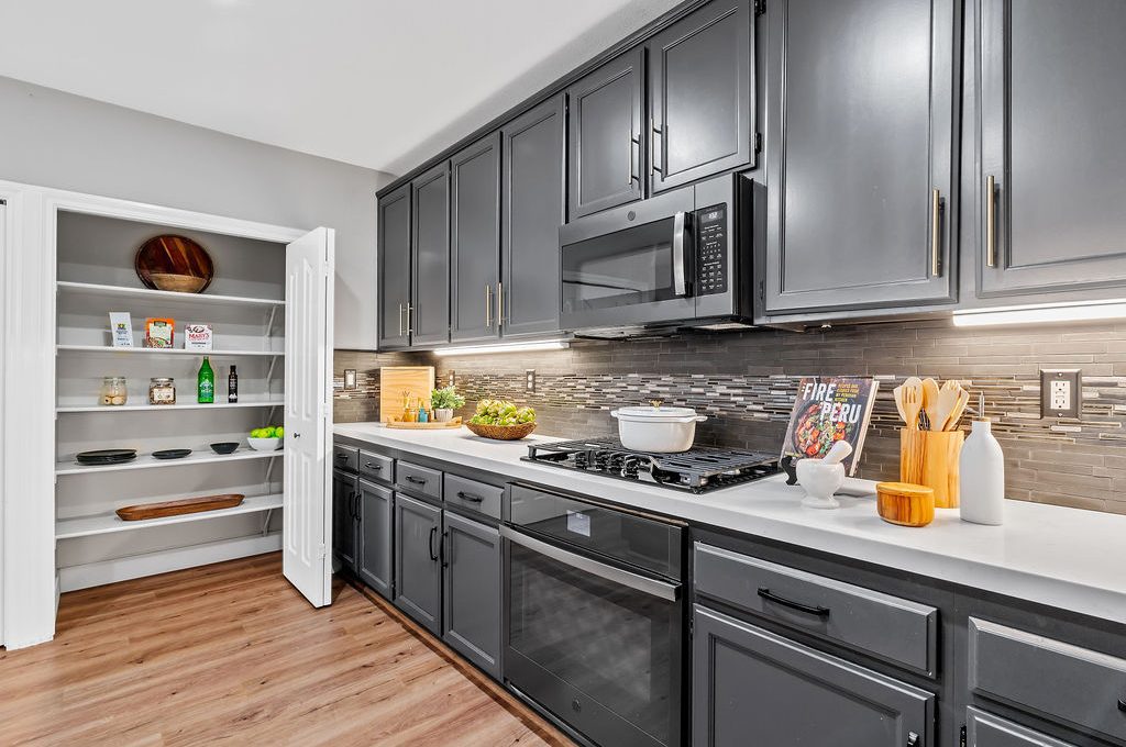 964McclellandDr020