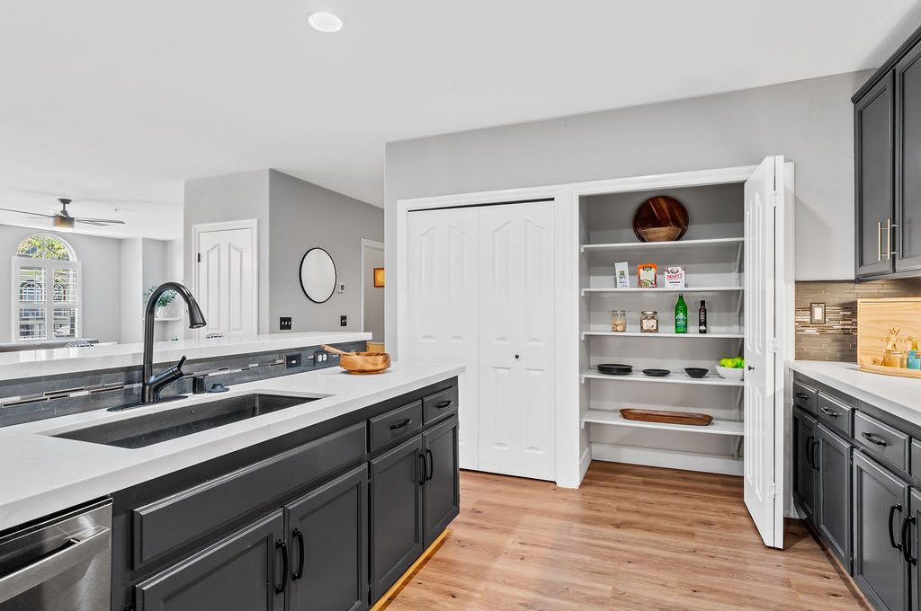 964McclellandDr021