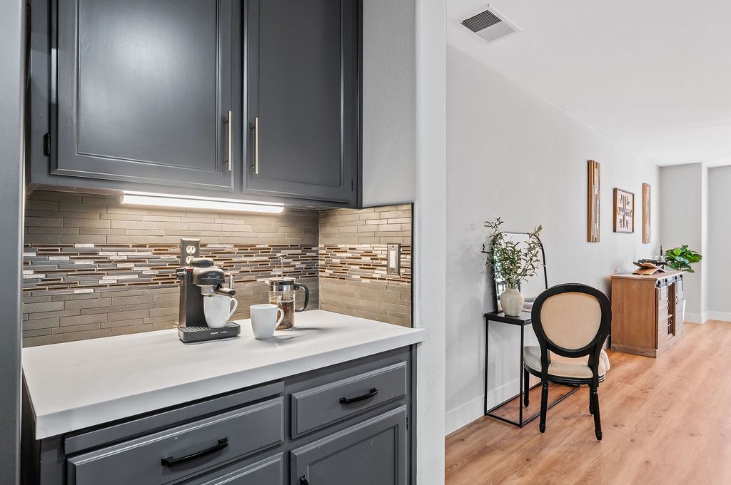 964McclellandDr023