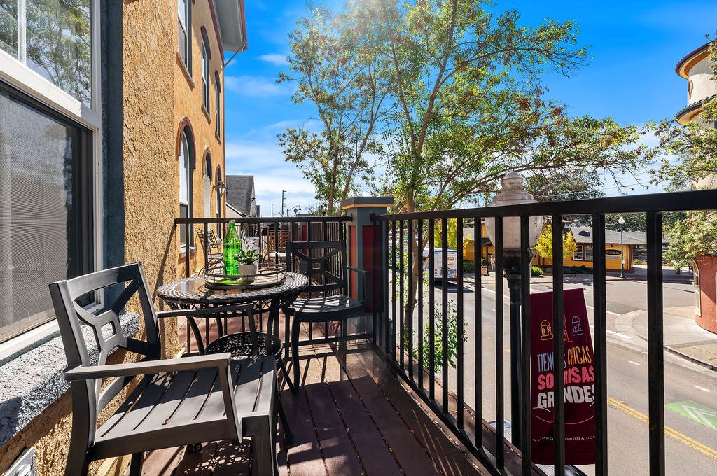 964McclellandDr025