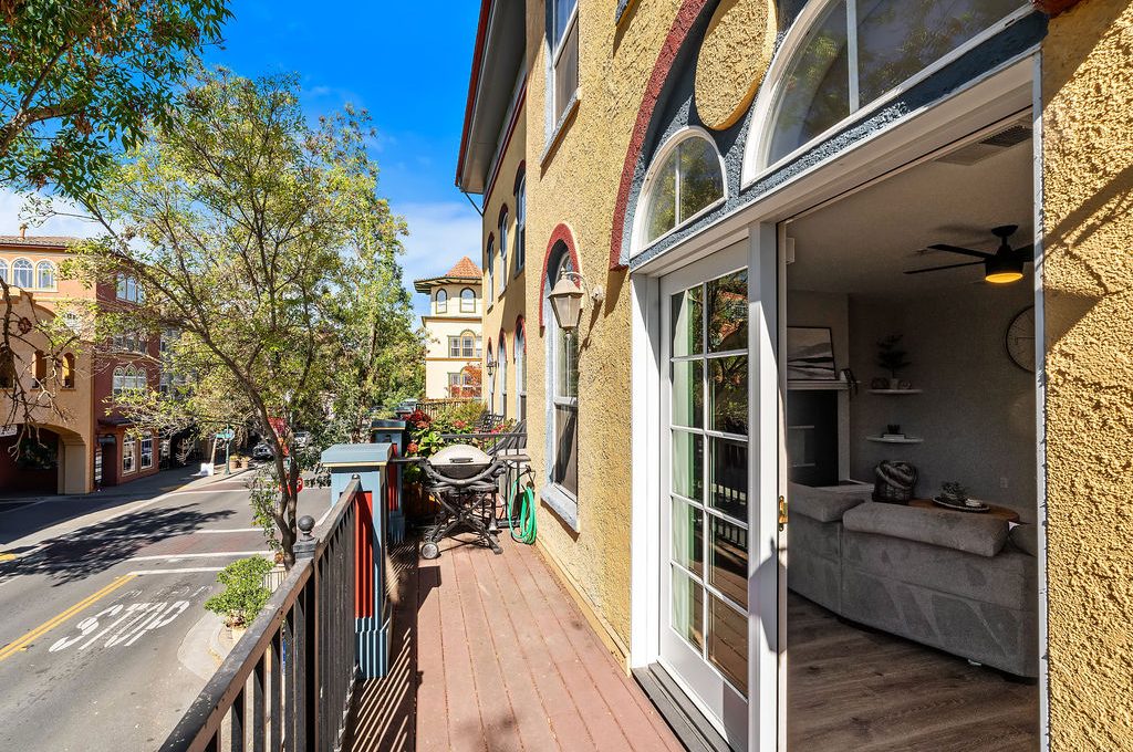 964McclellandDr026