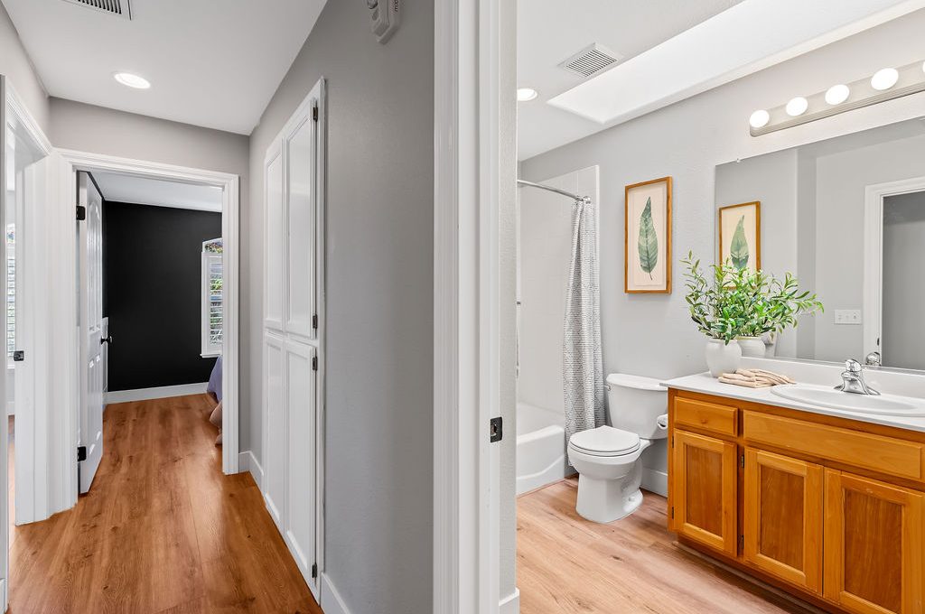 964McclellandDr031
