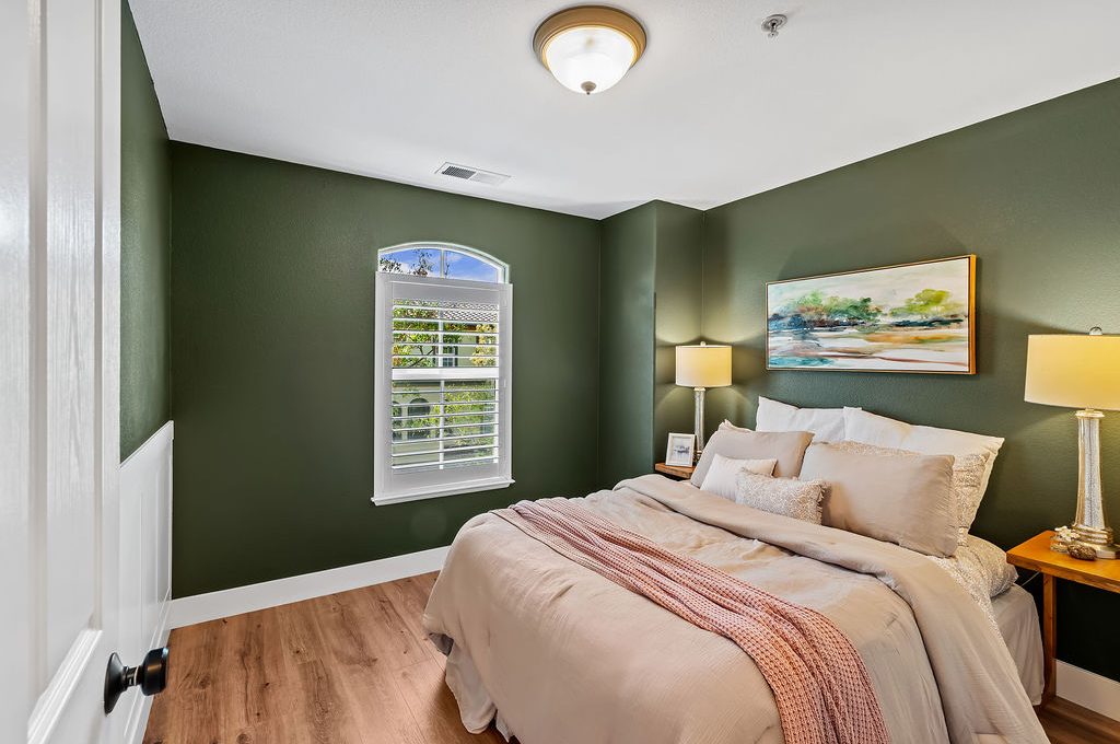 964McclellandDr034