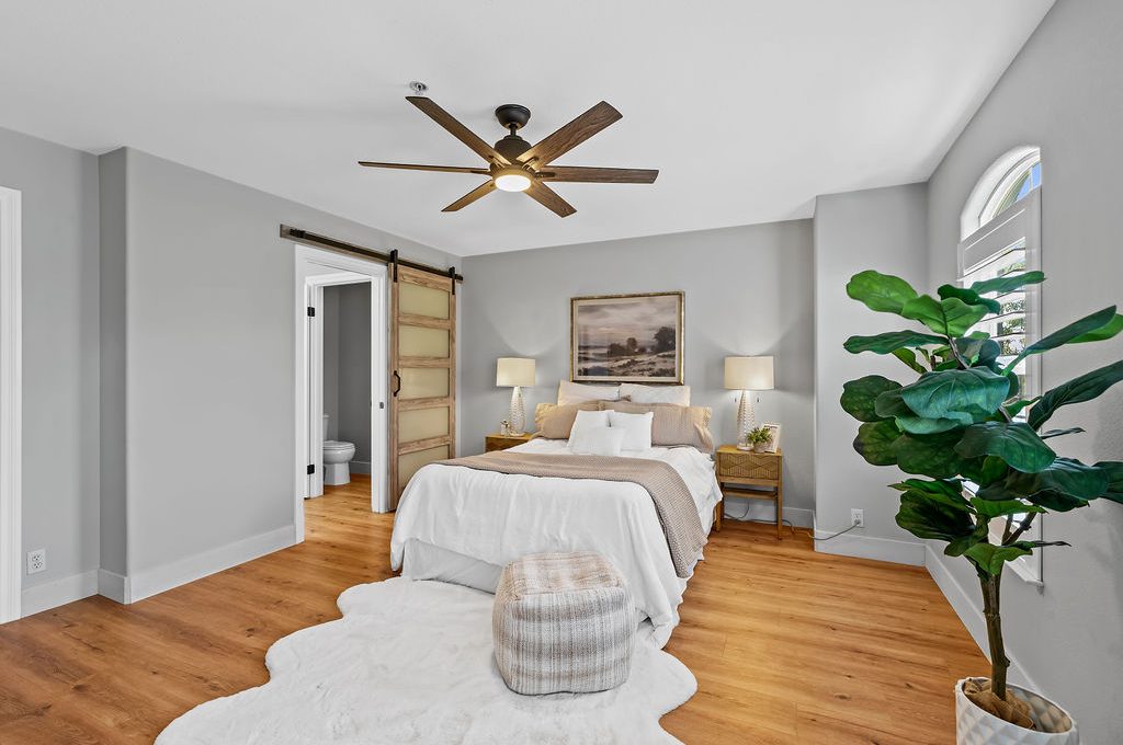 964McclellandDr037