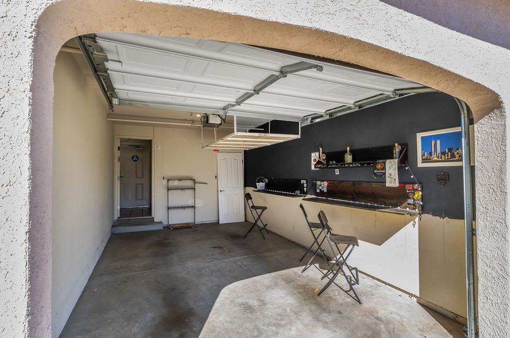 964McclellandDr044