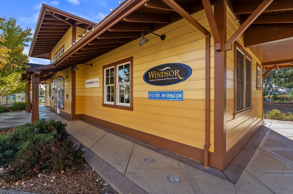 964McclellandDr052