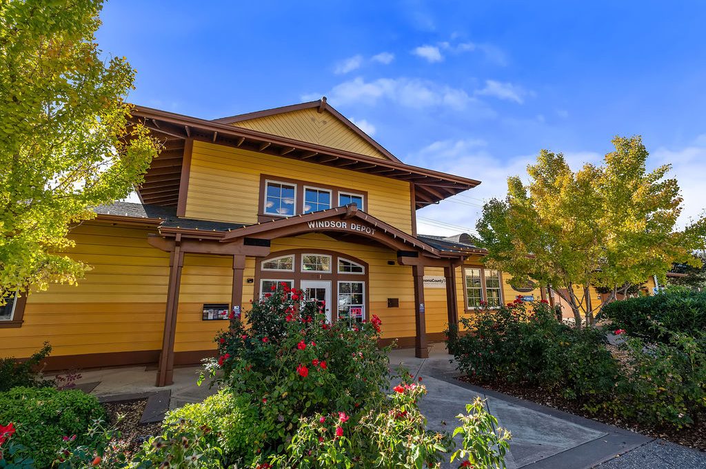 964McclellandDr053