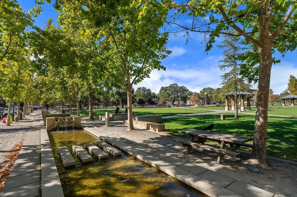 964McclellandDr055